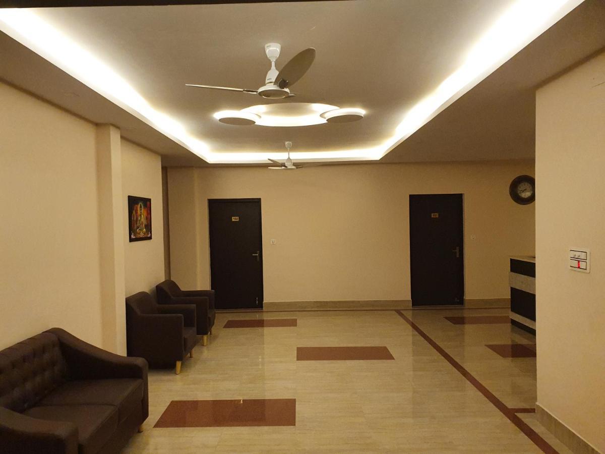 Sri Lakshmi Palace A/C Hotel Suluru Exterior photo